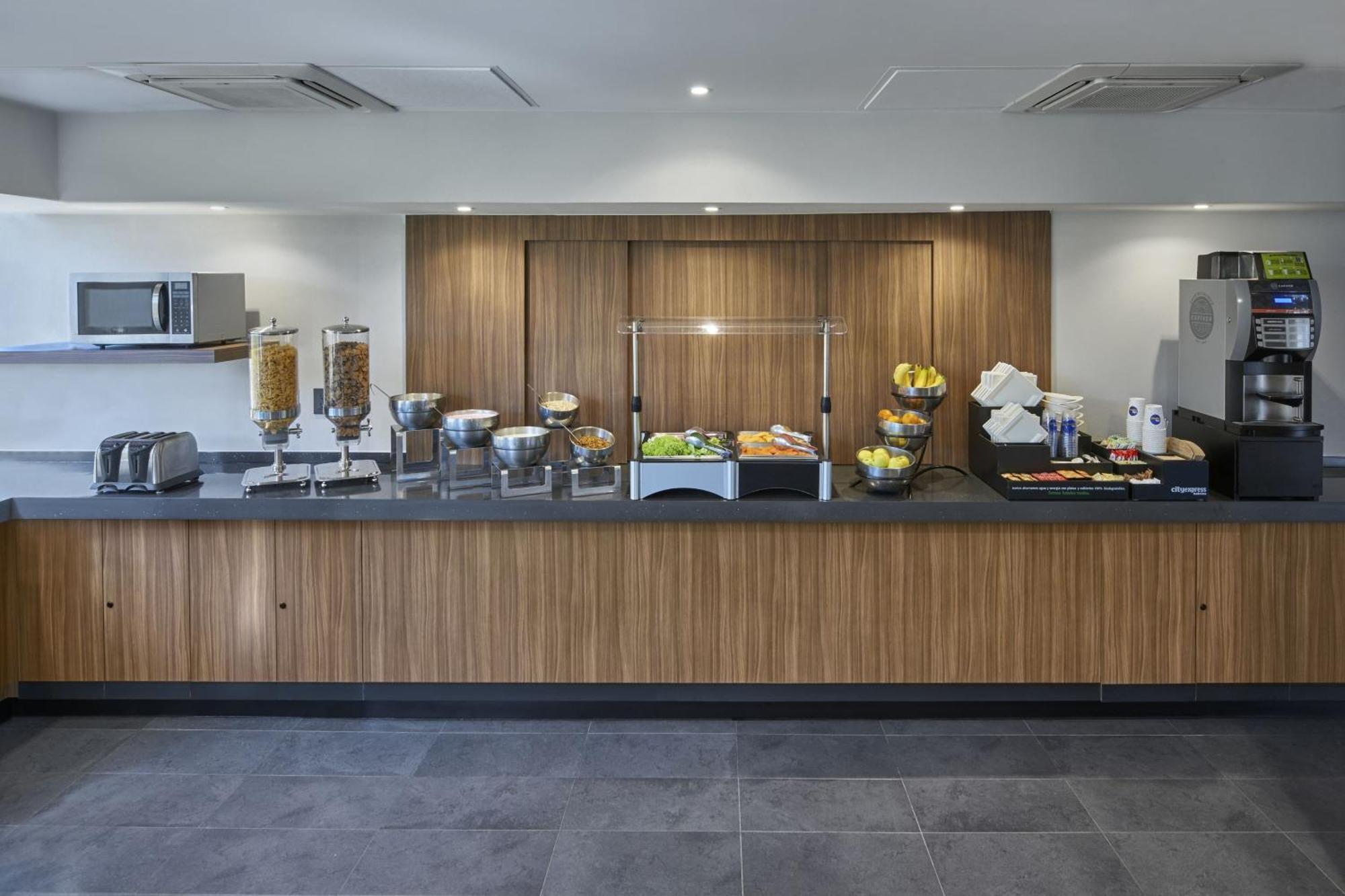City Express By Marriott Irapuato Norte Bagian luar foto